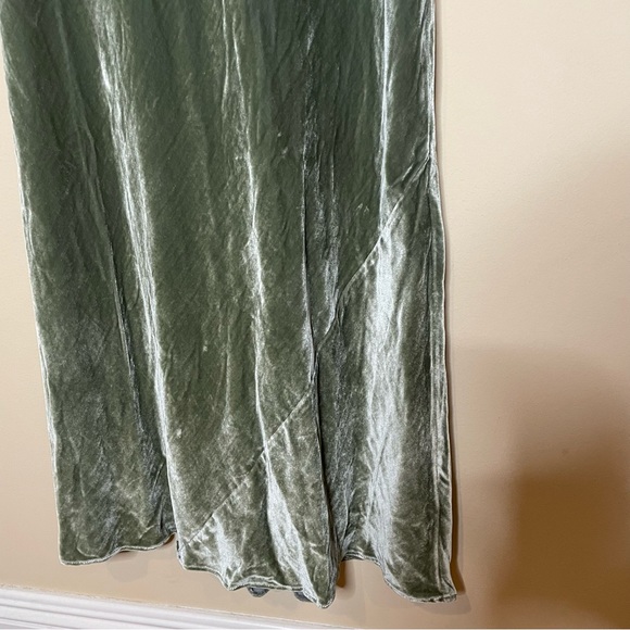 Reformation Salamanca Velvet Midi Dress in Artichoke worn once - Picture 5 of 14